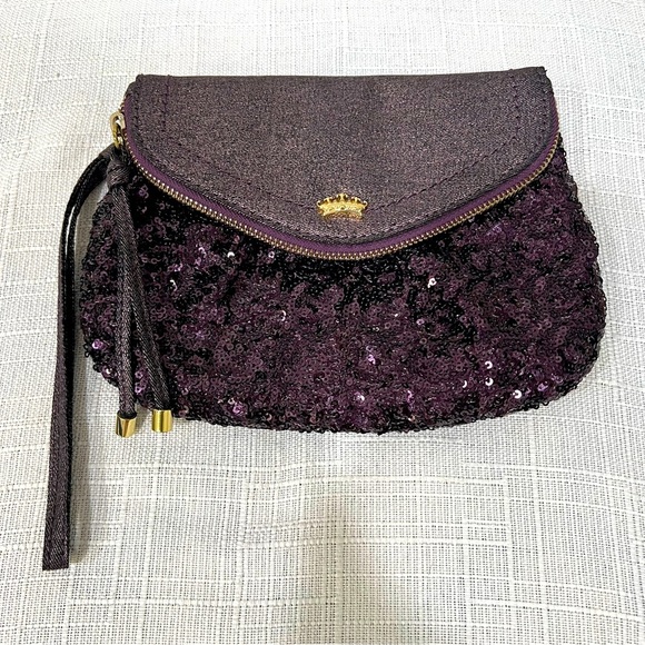 Juicy Couture Handbags - NWT Juicy Couture Traveler Wristlet, Grape